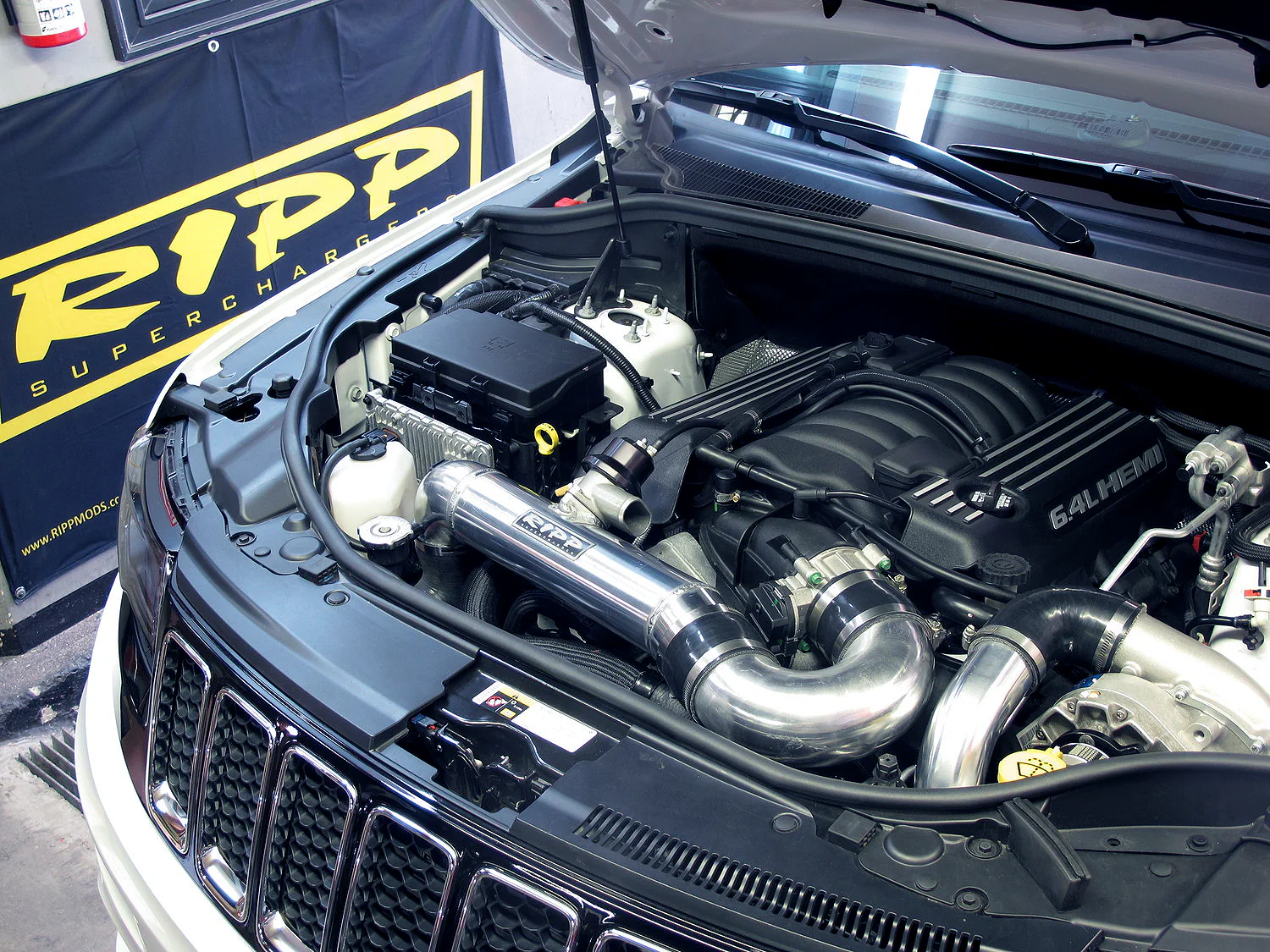 2015 6.4 SRT JEEP Grand Cherokee Supercharger Kit - Image 2