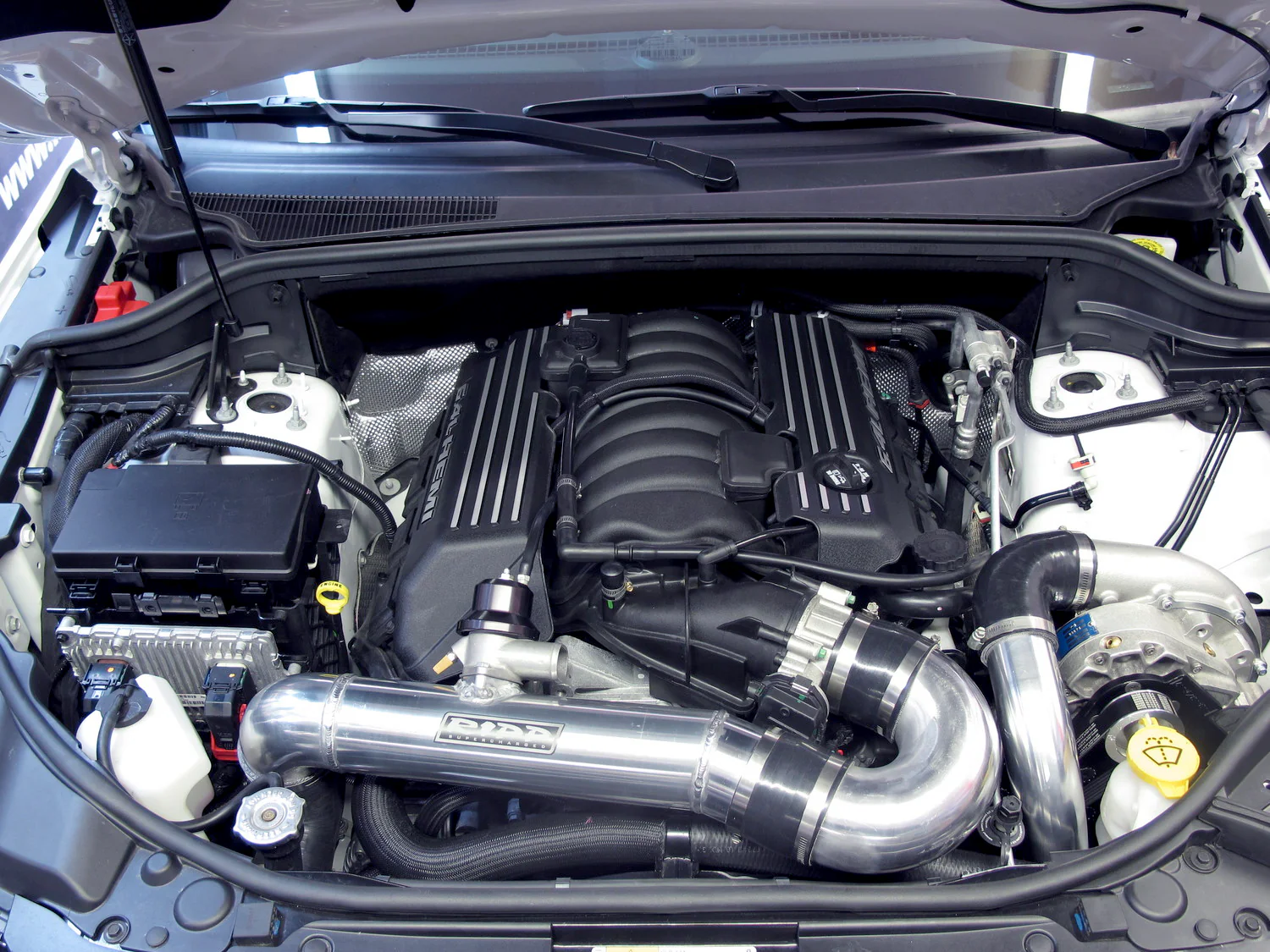2015 6.4 SRT JEEP Grand Cherokee Supercharger Kit - Image 5